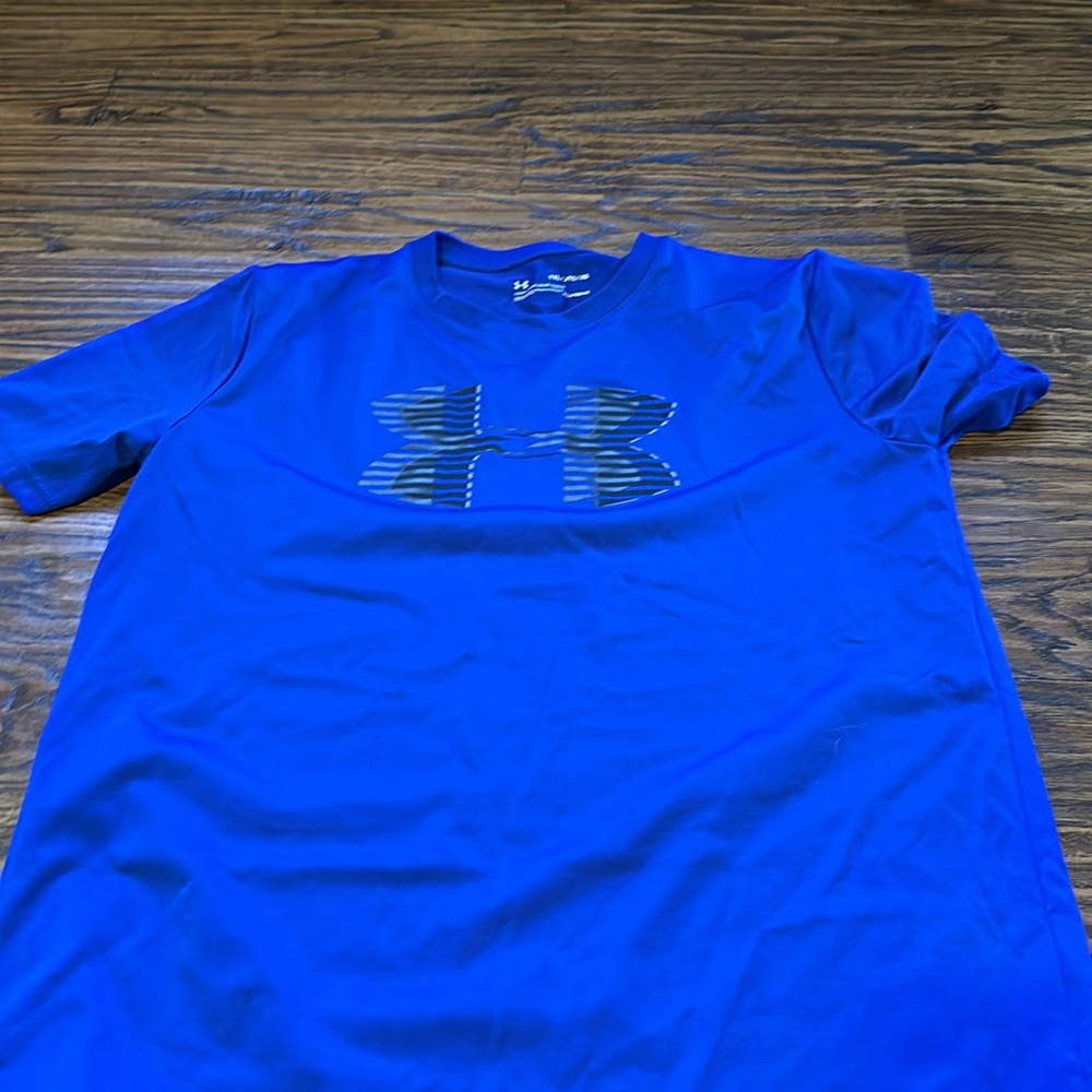 Boys under armor tshirt